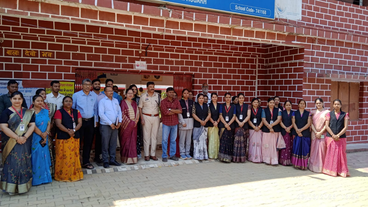 CG : शिक्षा की गुणवत्ता परखने उतरे अधिकारी — कलेक्टर, एसएसपी और डीएफओ ने किया पीएम विद्यालयों का निरीक्षण