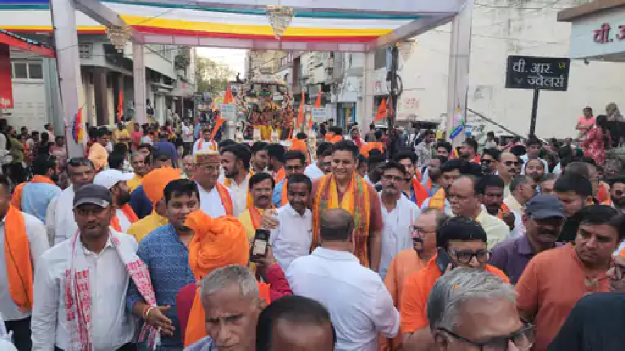 राजनांदगांव : रामनवमी के अवसर पर निकाली गई शोभायात्रा में भक्तों ने लगाए जयकारे…