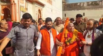 जगद्गुरु रामभद्राचार्य महाराज का ओरछा आगमन, शिष्यों संग भगवान राम के दरबार में मत्था टेका