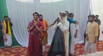 सदगुरु बागेश्वर धाम पहुंचे, बाबा बागेश्वर धीरेंद्र शास्त्री से मुलाकात, 40 देशों के सदस्य भी साथ