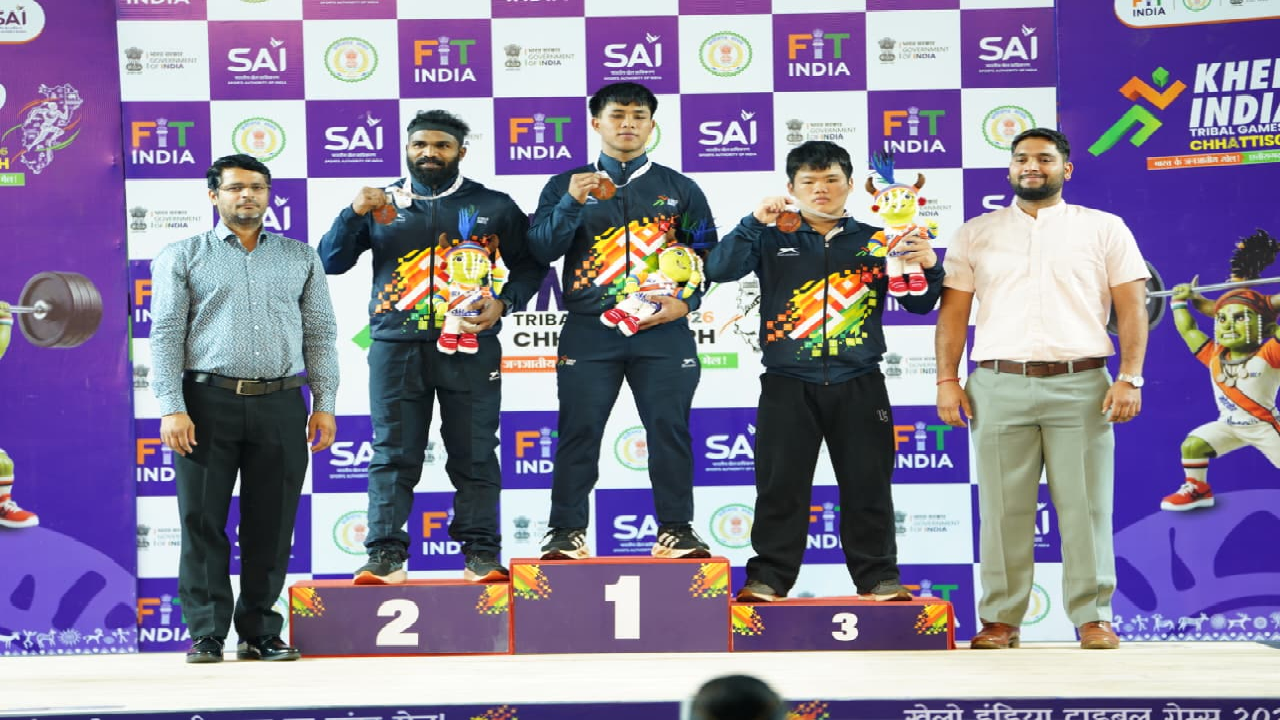 खेलो इंडिया ट्राइबल गेम्स-2026 : वेटलिफ्टिंग में 71 किग्रा वर्ग में सिल्वन बेह्रोथाटलो का स्वर्णिम प्रदर्शन ...