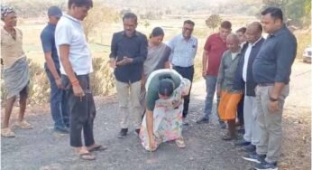 सड़क निर्माण में गड़बड़ी पर भड़कीं विधायक रायमुनी भगत, निरीक्षण के दौरान अफसरों को लगाई फटकार