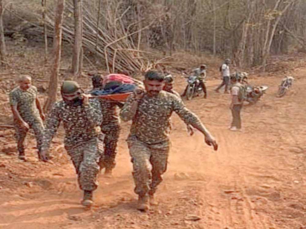 ITBP जवानों की दरियादिली: गर्भवती महिला को 5 किमी कंधों पर उठाकर बचाई जान