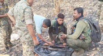 छत्तीसगढ़ के जंगल में नक्सलियों का हथियारों का जखीरा बरामद, AK-47 और इंसास रायफल जब्त
