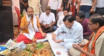 उद्योग मंत्री देवांगन ने चंदपुरिहा कंसोधन वैश्य गुप्ता समाज को सामुदायिक भवन की दी सौगात