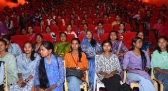मंत्री लक्ष्मी राजवाड़े ने 600 छात्राओं को दिखाई द केरल स्टोरी 2