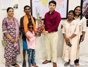 बस्तर के नन्हे ललित की आंखों में लौटी रोशनी जिला अस्पताल में हुआ जन्मजात मोतियाबिंद का सफल ऑपरेशन