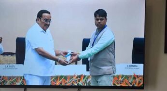 केंद्रीय मंत्री पाटिल ने नई दिल्ली में मुगलिया हाट के सरपंच मारण को किया सम्मानित
