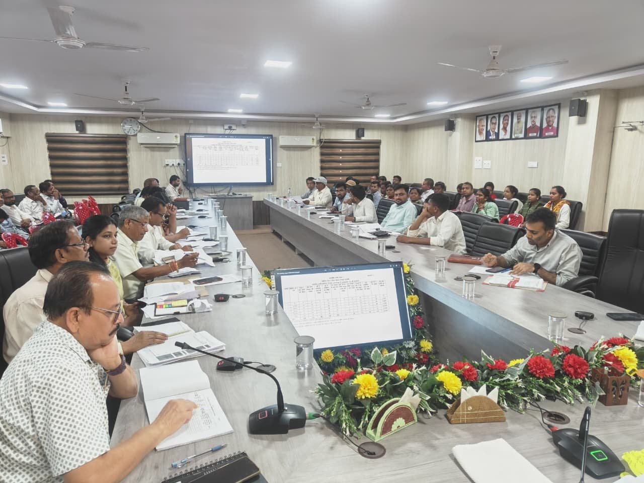 मोहला : लंबित राजस्व प्रकरणों का प्राथमिकता के साथ करें निराकरण–कलेक्टर प्रजापति