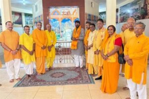 राज्यमंत्री पटेल ने गायत्री शक्ति पीठ में गौशाला का किया निरीक्षण, गौमाता की हुई पूजा