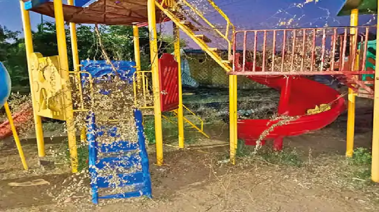 राजनांदगांव : गार्डन में झूले बदहाल, मरम्मत के अभाव में बच्चों की सुरक्षा खतरे में…