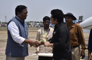 CG : भारत रत्न सचिन तेंदुलकर का एयरपोर्ट में आत्मीय स्वागत