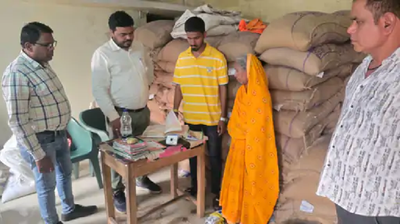 राजनांदगांव : तीन माह का राशन एकमुश्त देने झोंक दी ताकत, भंडारण और वितरण में तेजी…