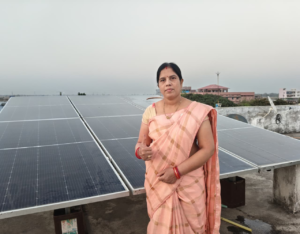 CG : सोलर पैनल अपनाकर देवश्री साहू बनीं आत्मनिर्भर, बिजली बिल से मिली पूर्ण मुक्ति