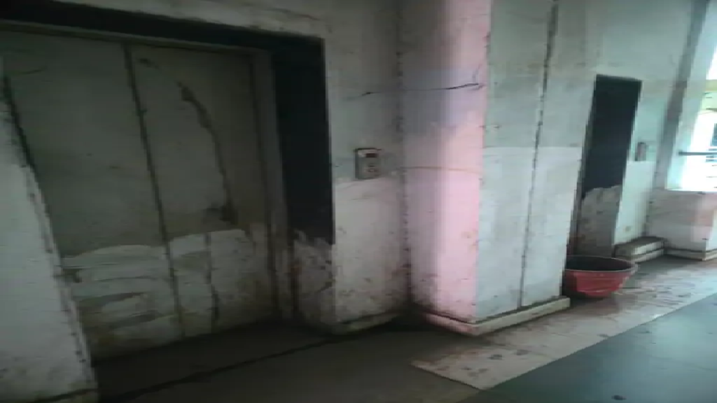 राजनांदगांव : हाउसिंग बोर्ड दफ्तर की बिल्डिंग का लिफ्ट खराब…