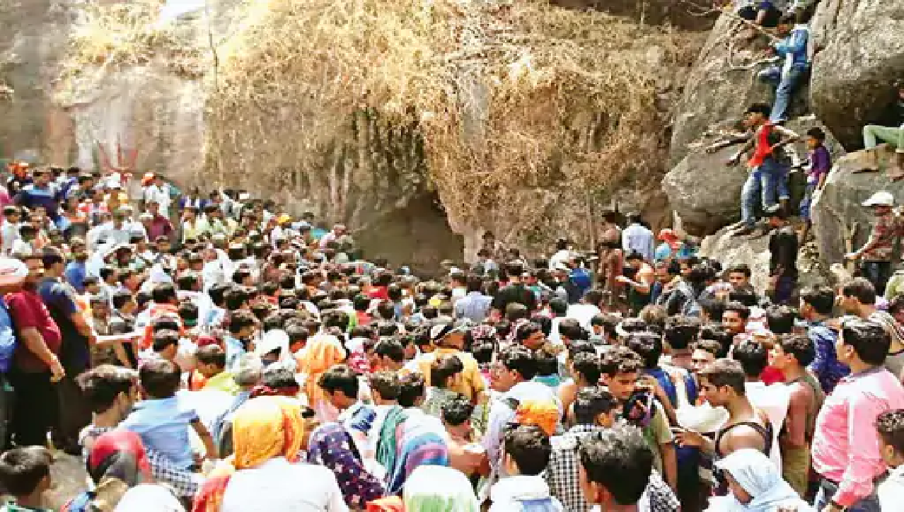 राजनांदगांव : मंडीप खोल गुफा के खुले द्वार… साल में एक बार होने वाले दर्शन के लिए जुटे श्रद्धालु…