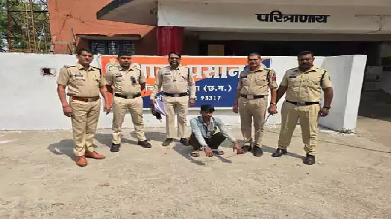 CG : पुलिस की मदद कर ग्राम रक्षा दल ने कातिल को पकड़वाया, भाई की हत्या कर हो गया था फरार…