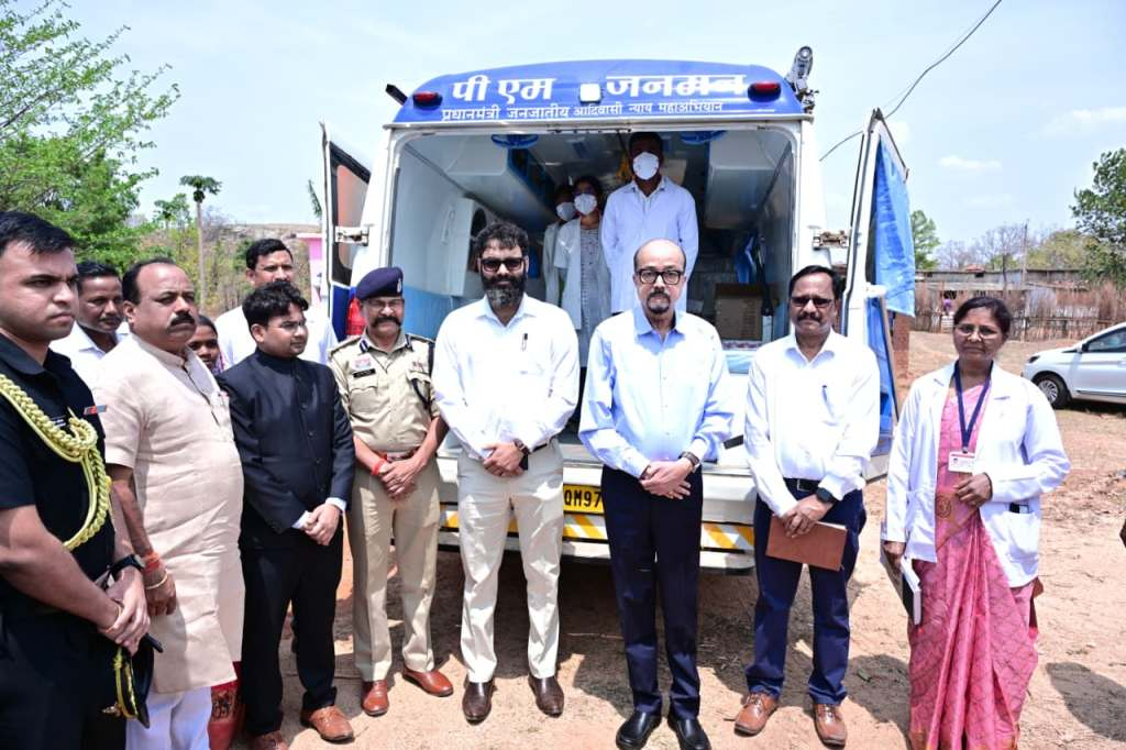 CG : राज्यपाल ने बेहराखार में मोबाइल मेडिकल यूनिट का अवलोकन किया…