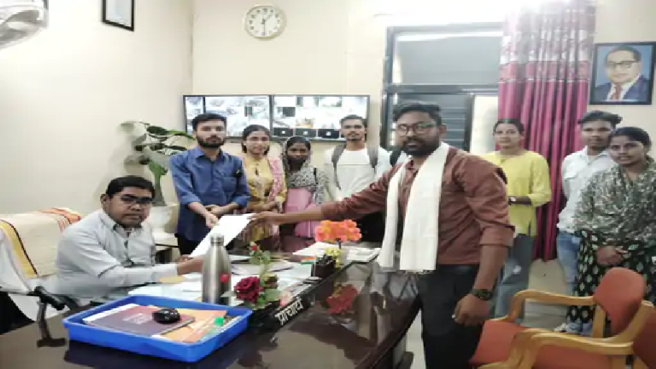 मोहला : छात्रसंघ चुनाव बहाली के लिए सौंपा गया ज्ञापन…