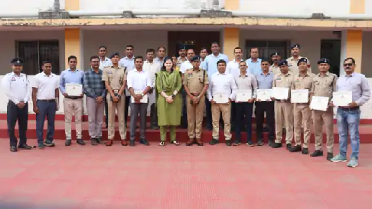 राजनांदगांव : उत्कृष्ट जनसेवा के लिए 60 से ज्यादा जवानों का सम्मान…