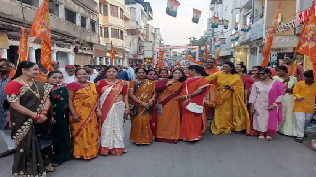 राजनांदगांव : हनुमान जी के दर्शन कर भक्तों ने सुख-समृद्धि की मंगल कामना की…