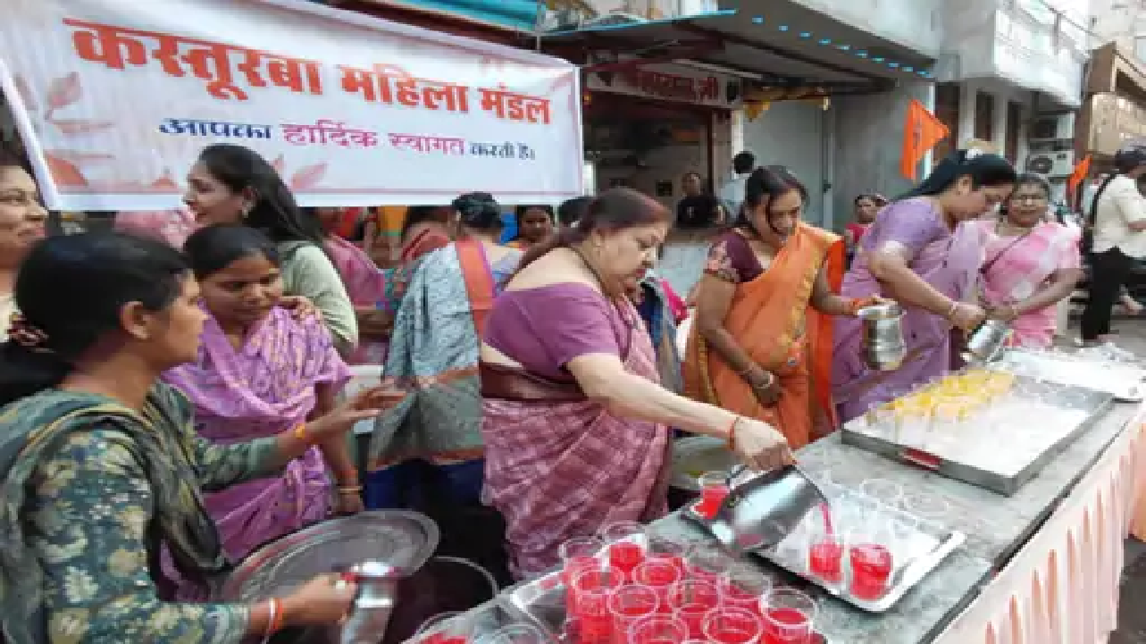 राजनांदगांव : गंज लाइन में मंदिर में शरबत का वितरण किया…