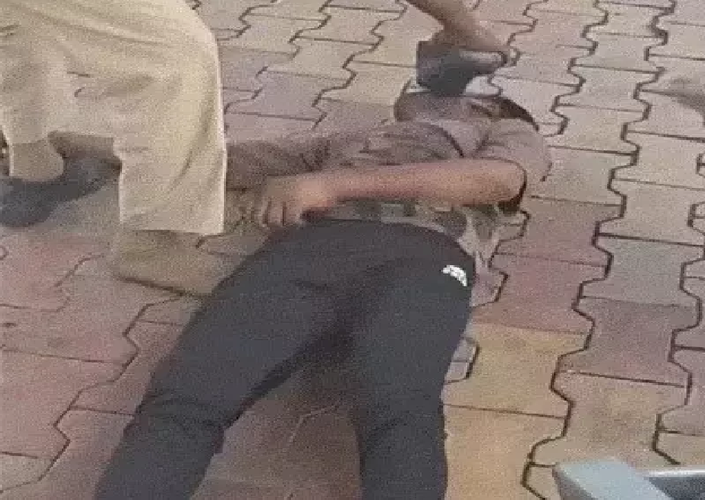 CG : मासूम से दुष्कर्म के बाद तनाव: दरिंदे को मिर्गी के दौरे आने लगे, पुलिसकर्मी ने सुंघाया जूता…