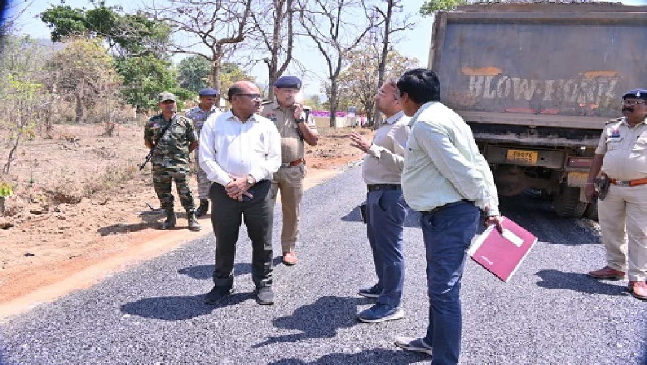CG : कलेक्टर एवं एसपी ने स्कूल, आंगनबाड़ी, आदिवासी आश्रम एवं स्वास्थ केंद्र का किया निरीक्षण…