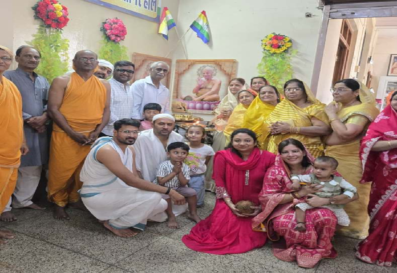 CG : आदिनाथ दिगंबर जैन बड़ा मंदिर में आचार्य विद्यासागर के ‘चरण कमल’ की स्थापना…