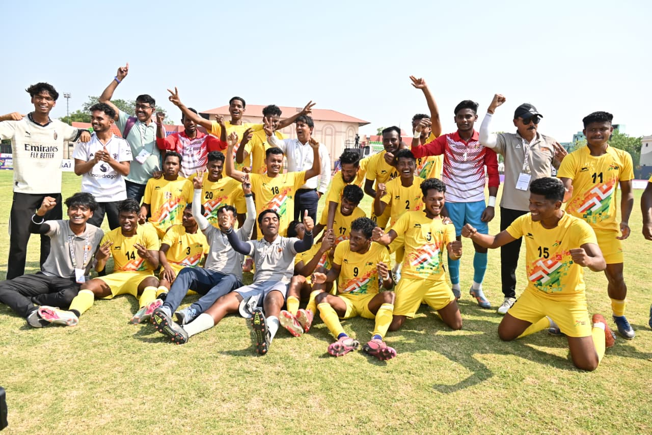 CG : फुटबॉल में छत्तीसगढ़ को रजत पदक : फाइनल में कड़े मुकाबले में पश्चिम बंगाल से 0-1 से मिली हार