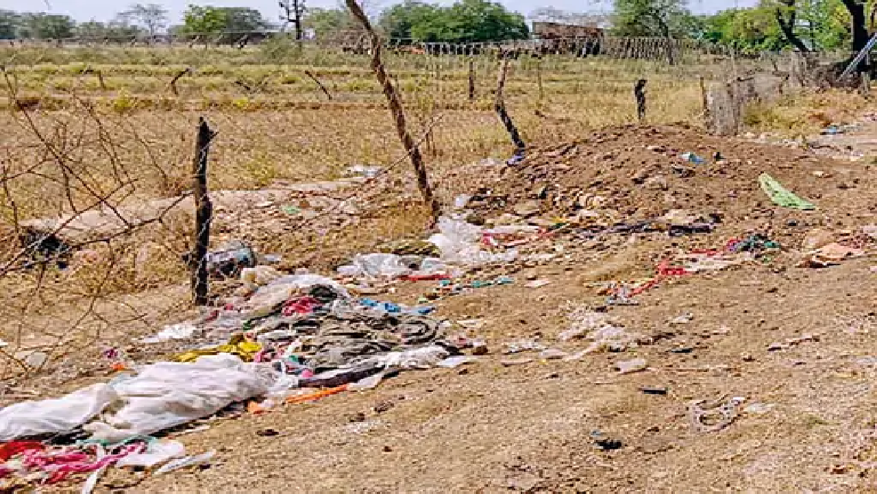 राजनांदगांव : आउटर इलाकों की सड़कों में पसरी गंदगी, सफाई नहीं होने से बदबू फैली…
