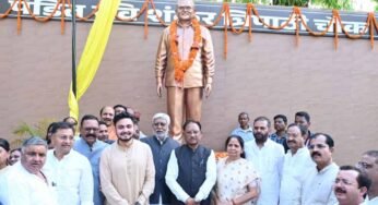 अम्बिकापुर में पूर्व विधायक पंडित रविशंकर त्रिपाठी की प्रतिमा का अनावरण, सीएम विष्णु देव साय रहे मौजूद
