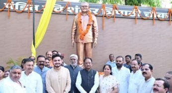 मुख्यमंत्री विष्णु देव साय ने अम्बिकापुर में भटगांव विधानसभा के पूर्व विधायक पंडित रविशंकर त्रिपाठी की प्रतिमा का किया अनावरण
