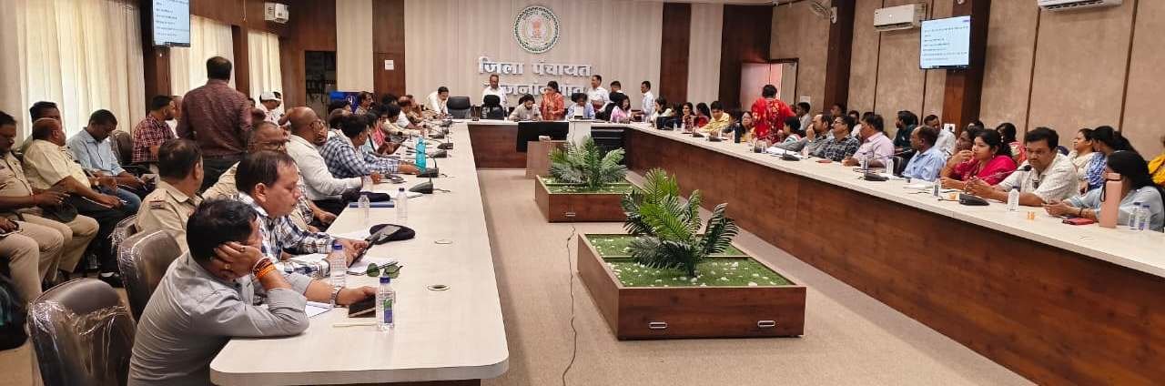 राजनांदगांव : उप निरीक्षक भर्ती परीक्षा के लिए परीक्षा पे्रक्षकों एवं फ्लाइंग स्क्वॉड टीम को दिया गया विस्तृत प्रशिक्षण