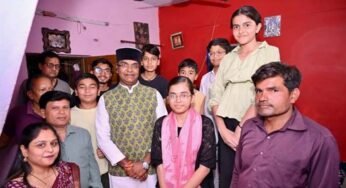 नरेला की बेटी हिमांशी ने रचा इतिहास, मंत्री सारंग ने घर पहुंचकर बढ़ाया हौसला : लैपटॉप देने का किया वादा