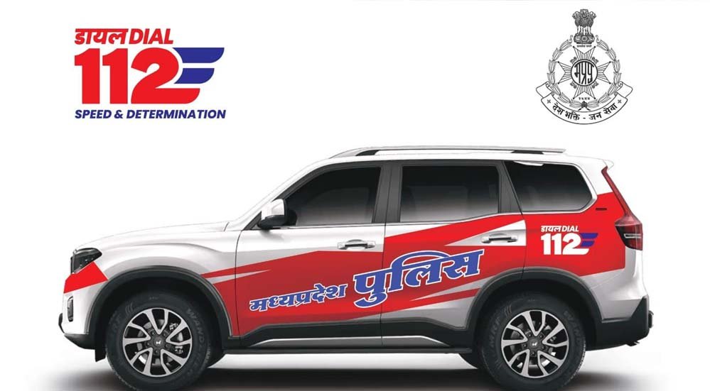 कटनी के डायल-112हीरोज: अनियंत्रित होकर पलटी यात्री बस, घायलों को त्वरित सहायता से पहुँचाया अस्पताल