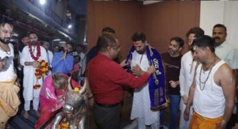 महाकाल के दरबार में अक्षय और टाइगर: नंदी के कान में कही मनोकामना, देश की तरक्की की कामना की, डिंपल कपाड़िया भी साथ