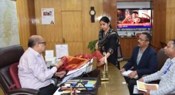 रायपुर : राज्यपाल ने कोसा वस्त्रों के नवाचार और बुनकरों के आर्थिक सशक्तिकरण पर दिया जोर