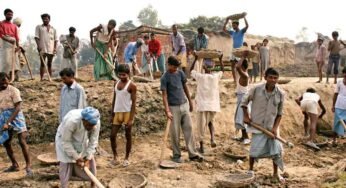 कोरिया : ’राज्य से आए तकनीकी अधिकारी एस के साहू ने परखी मनरेगा कार्यों की गुणवत्ता’