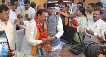 महेंद्र सिंह यादव ने अपेक्स बैंक में पदभार ग्रहण करते हुए किया ऐतिहासिक स्वागत