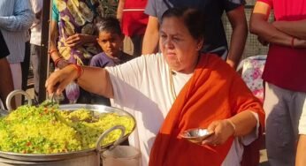 उमा भारती हाथठेला वालों के समर्थन में उतरीं, बंगले के सामने पोहा-जलेबी की दुकान लगाकर प्रशासन से की अपील