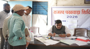 CG : राजस्व पखवाड़ा शिविर में अचानक पहुँचे कलेक्टर …