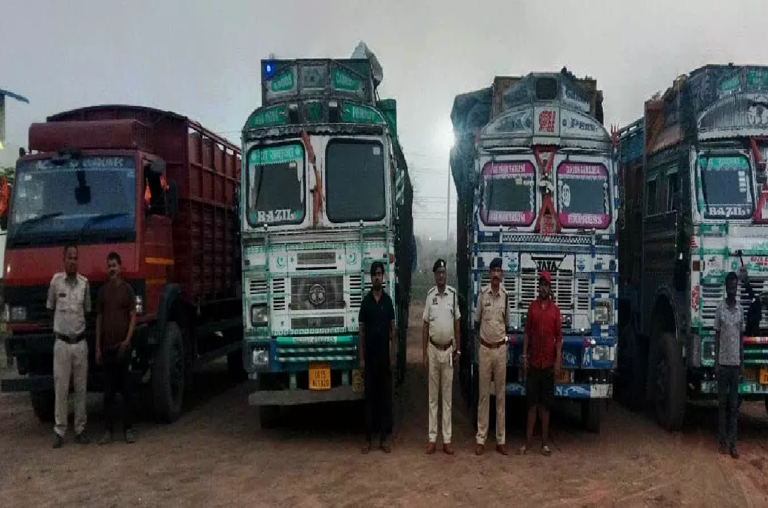 CG : 5 वाहनों से 21 लाख का अवैध कबाड़ जब्त, गाड़ी मालिक फरार …