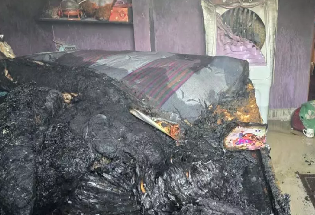 राजनांदगांव : पुलिसकर्मी के घर आगजनी, घरेलू सामान जलकर खाक ...