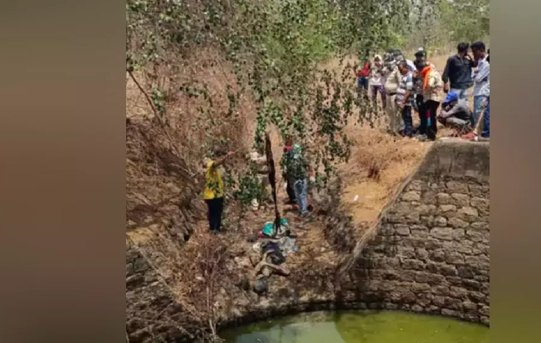 CG : कुएं में बोरी में बंद युवक का शव मिला, पहचान मिटाने चेहरा कुचला, नहीं हुई शिनाख्त …