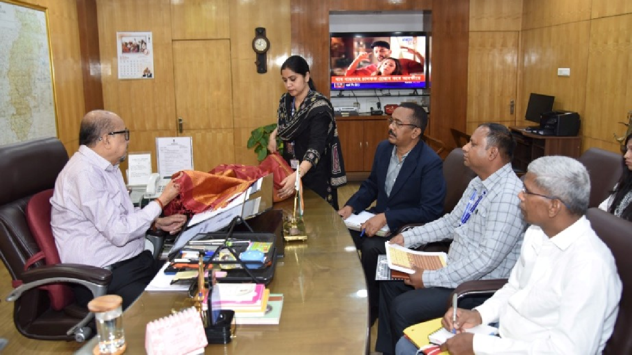 CG : राज्यपाल ने कोसा वस्त्रों के नवाचार और बुनकरों के आर्थिक सशक्तिकरण पर दिया जोर …