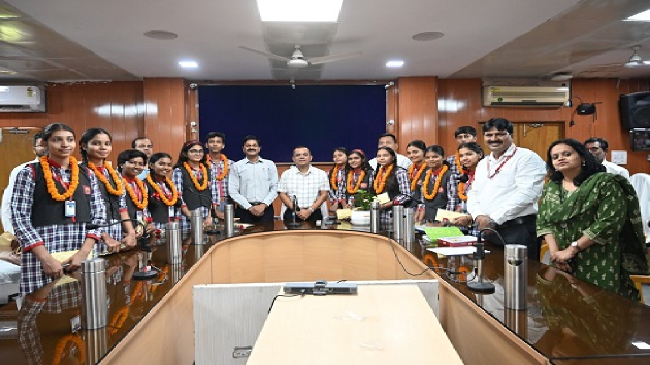 CG : 10वीं बोर्ड में उत्कृष्ट प्रदर्शन,पीएमश्री केंद्रीय विद्यालय के मेधावी विद्यार्थियों का सम्मान …