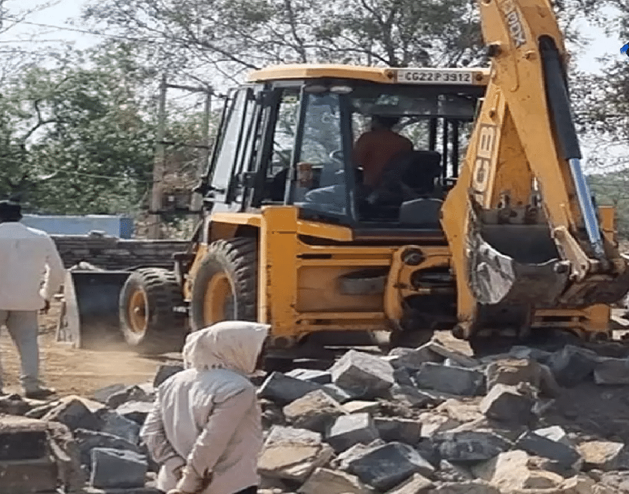 CG : राजस्व शिविर, SDM की मौजूदगी में स्कूल परिसर से हटाया गया अवैध कब्जा …