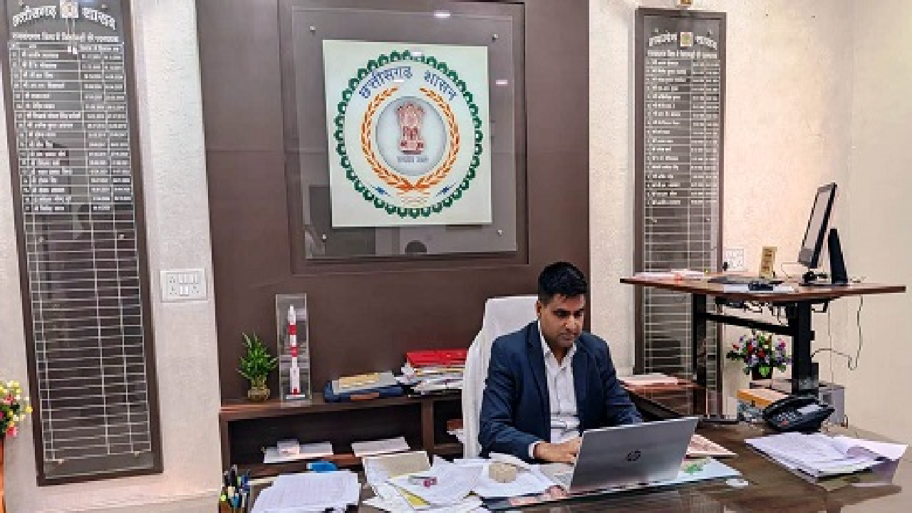 राजनांदगांव : कलेक्टर ने स्व-गणना पोर्टल पर स्वयं अपना फॉर्म भरकर मकान-सूचीकरण की प्रक्रिया की पूर्ण …