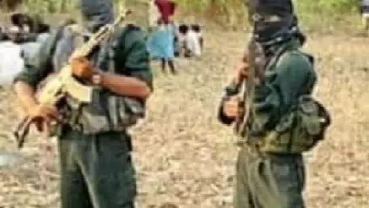 CG : कांकेर में एक और नक्सली ने किया सरेंडर…